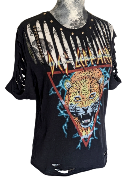 Distressed DEF LEPPARD tee- MED