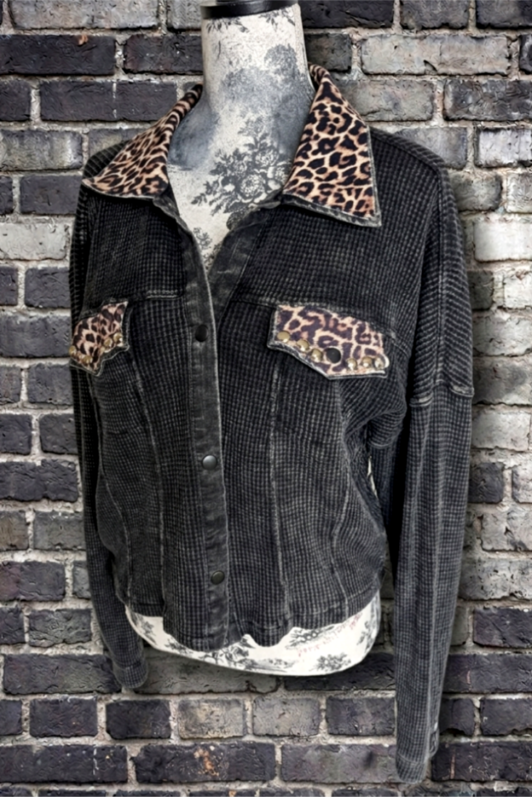 Womens button up DEF LEPPARD top- size L/ XL fit