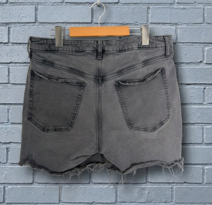 Womens GREEN DAY  grey denim shorts - size 14