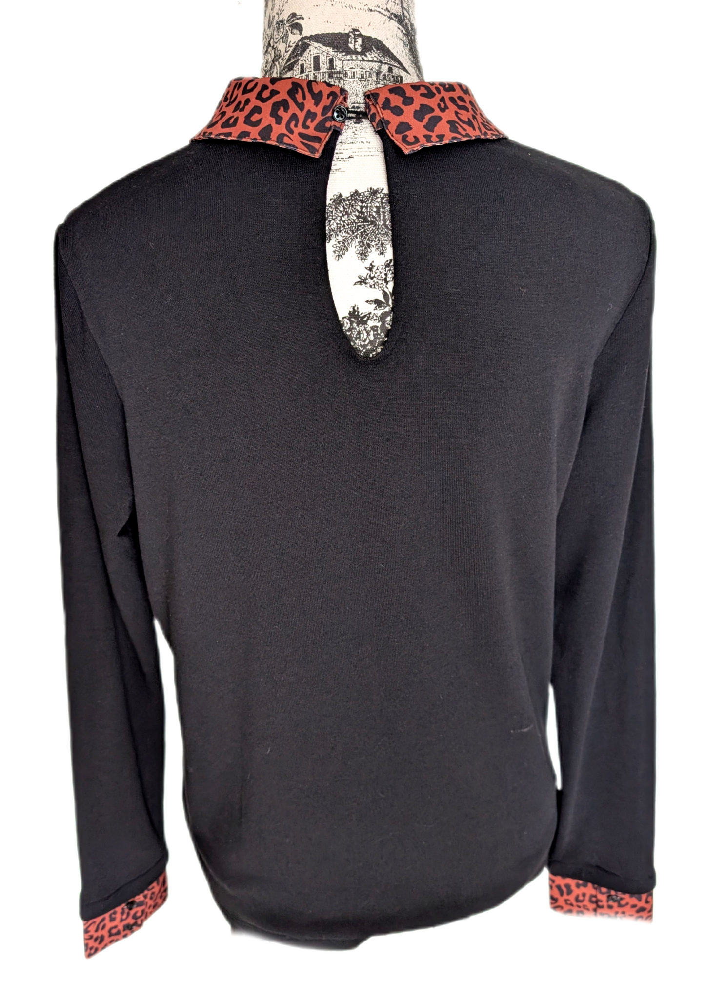Womens DOLLY PARTON leopard collar top- MED