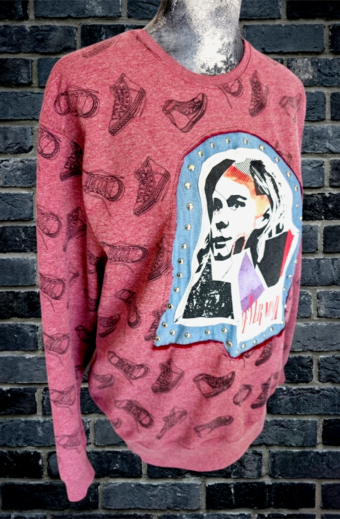 Kurt Cobain NEVERMIND sweater - size Women's L