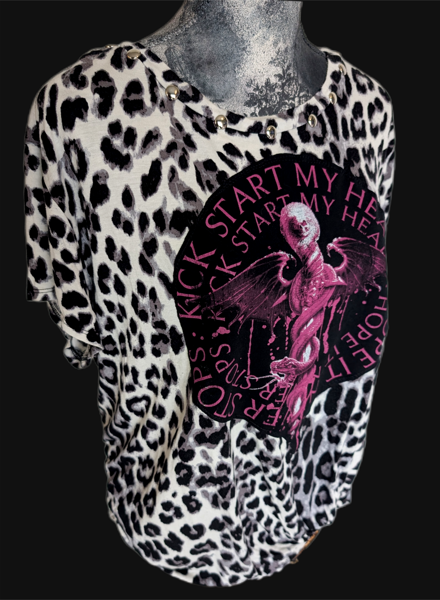 Womens leopard print MOTLEY CRUE tee- size XL