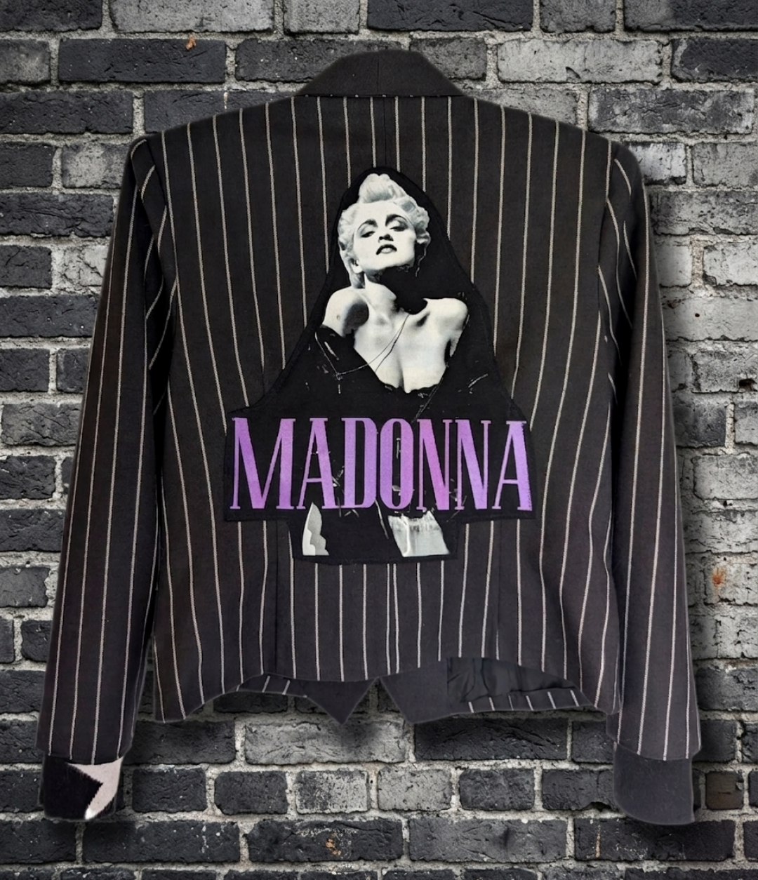 Womens vintage pinstripe blazer with MADONNA Express Yourself - size Large 10/11