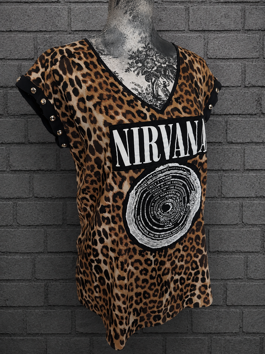 Womens silky leopard V neck top with Nirvana- size Med