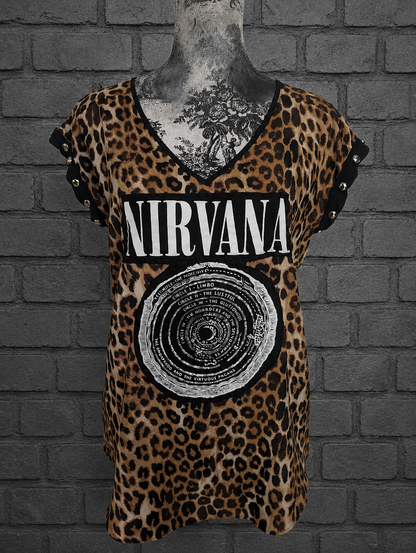 Womens silky leopard V neck top with Nirvana- size Med