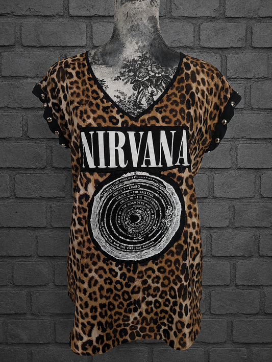 Womens silky leopard V neck top with Nirvana- size Med
