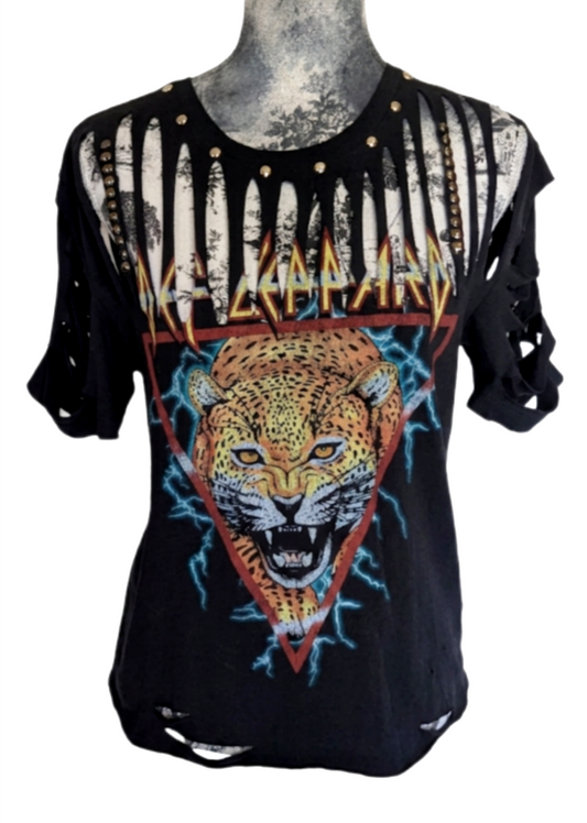 Distressed DEF LEPPARD tee- MED