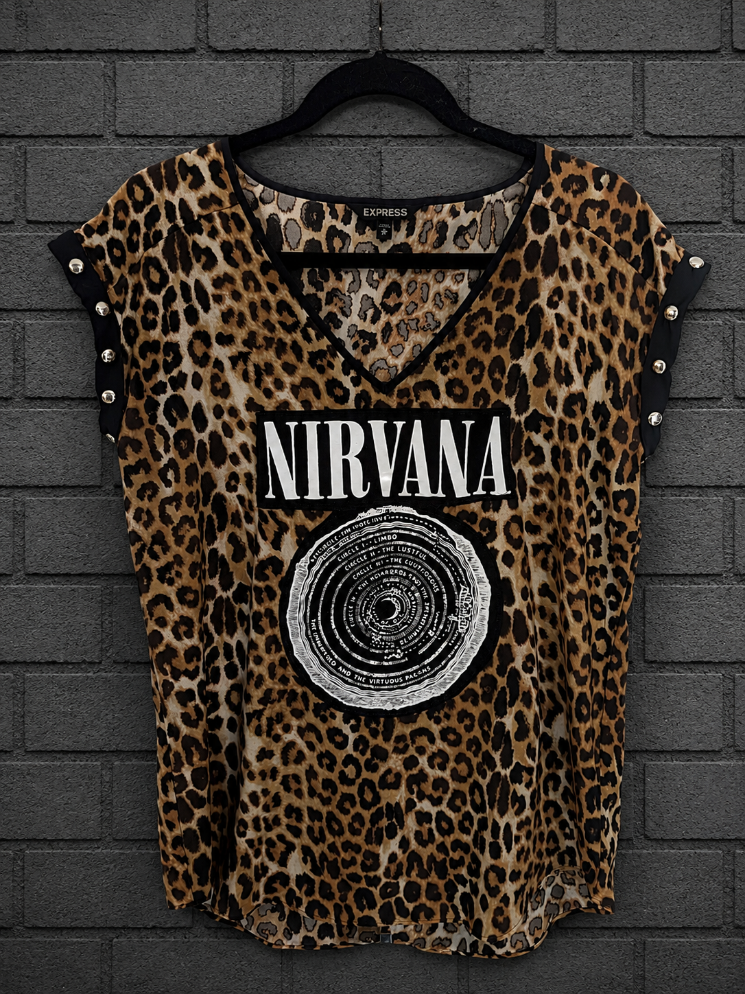 Womens silky leopard V neck top with Nirvana- size Med