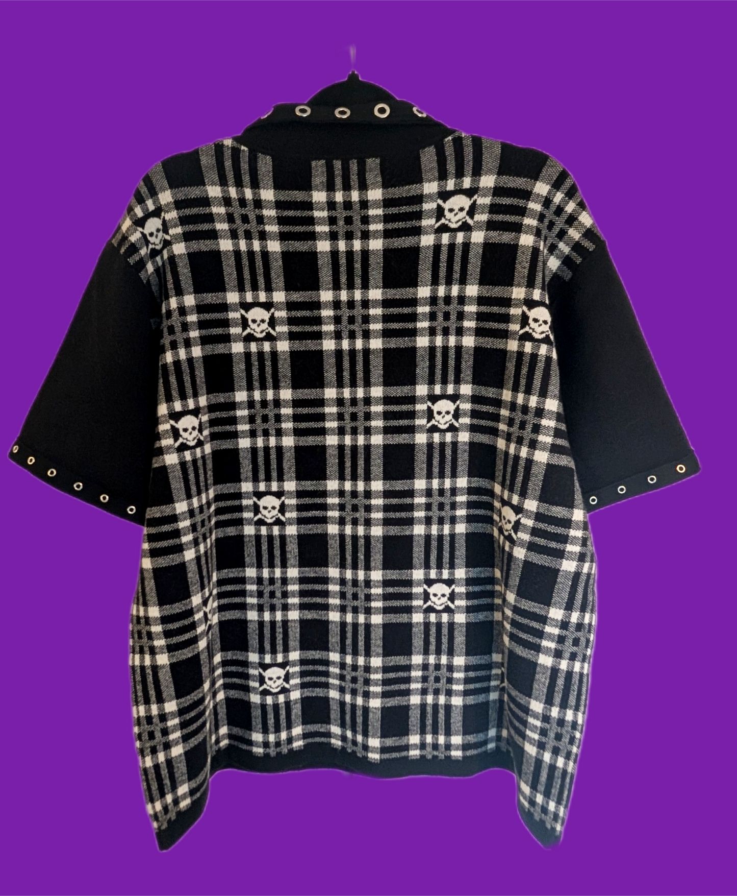 Men's ( can be gender neutral) Misfits/ skull plaid shirt sleeve sweater- size L( men's)
