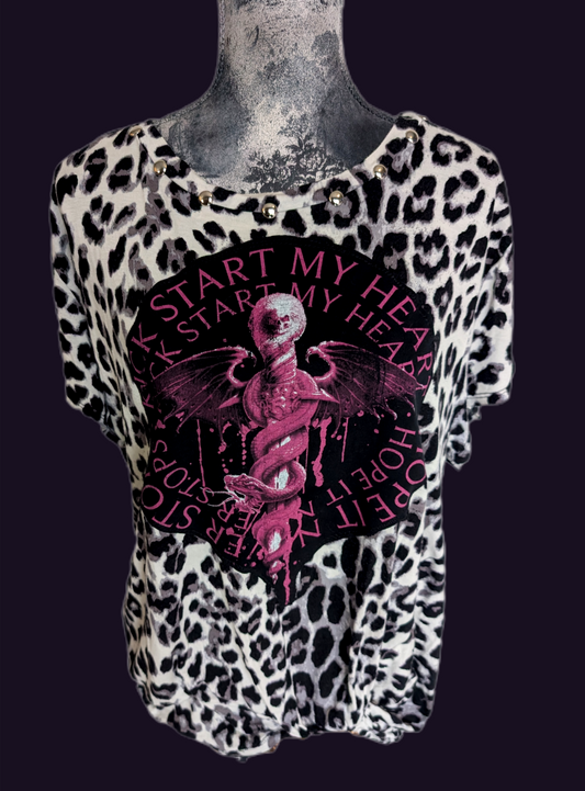 Womens leopard print MOTLEY CRUE tee- size XL