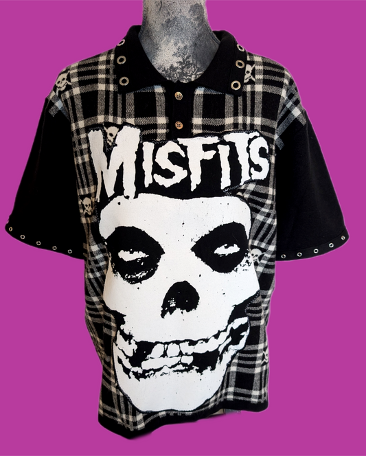 Men's ( can be gender neutral) Misfits/ skull plaid shirt sleeve sweater- size L( men's)
