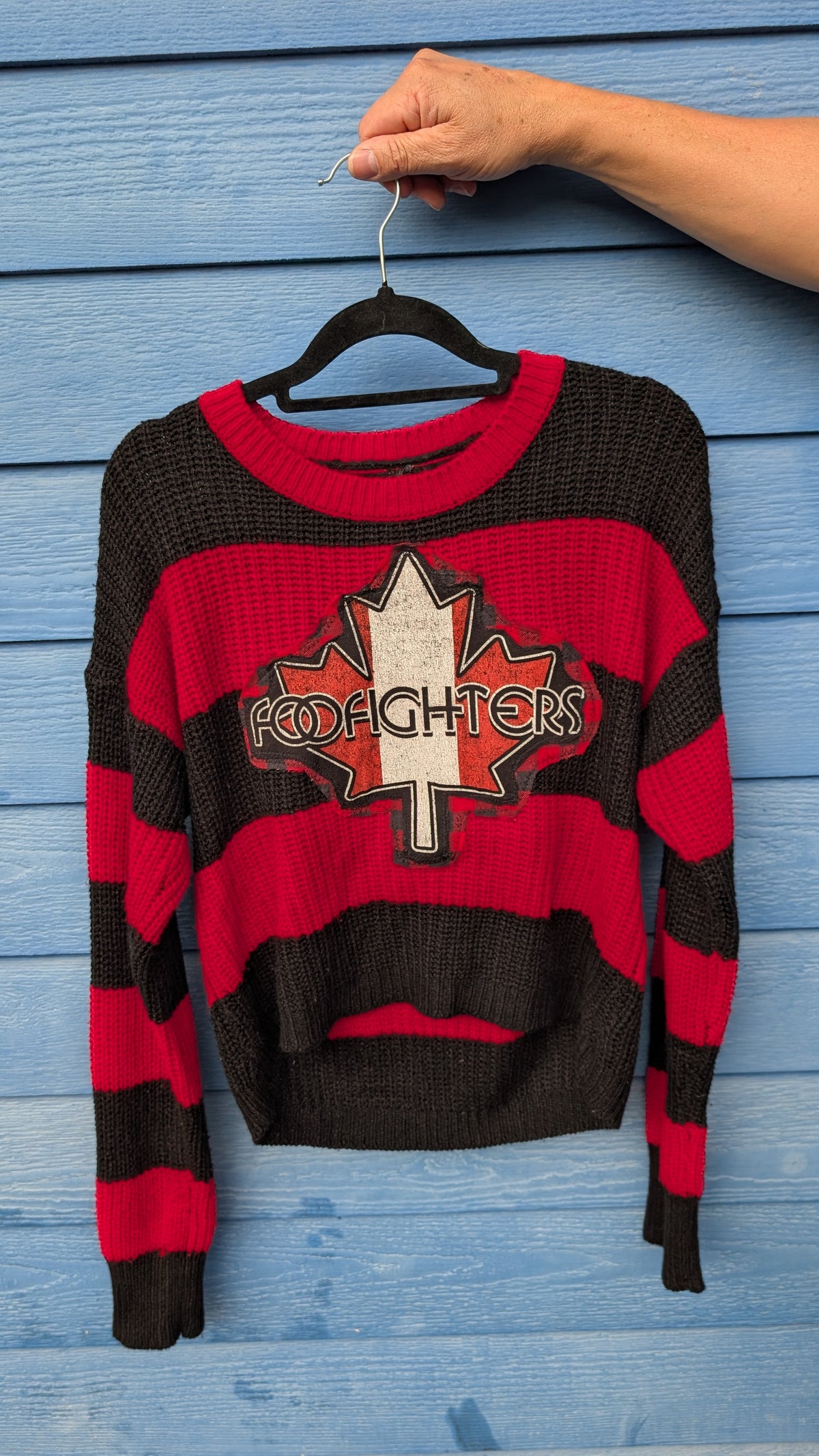 Womens Foo Fighters Maple Leaf sweater- size MEDIUM