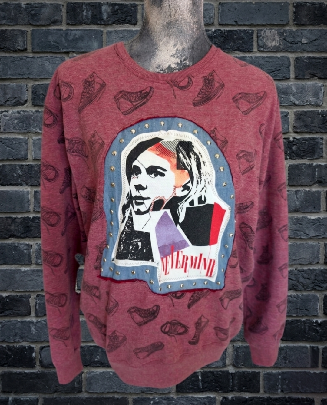 Kurt Cobain NEVERMIND sweater - size Women's L